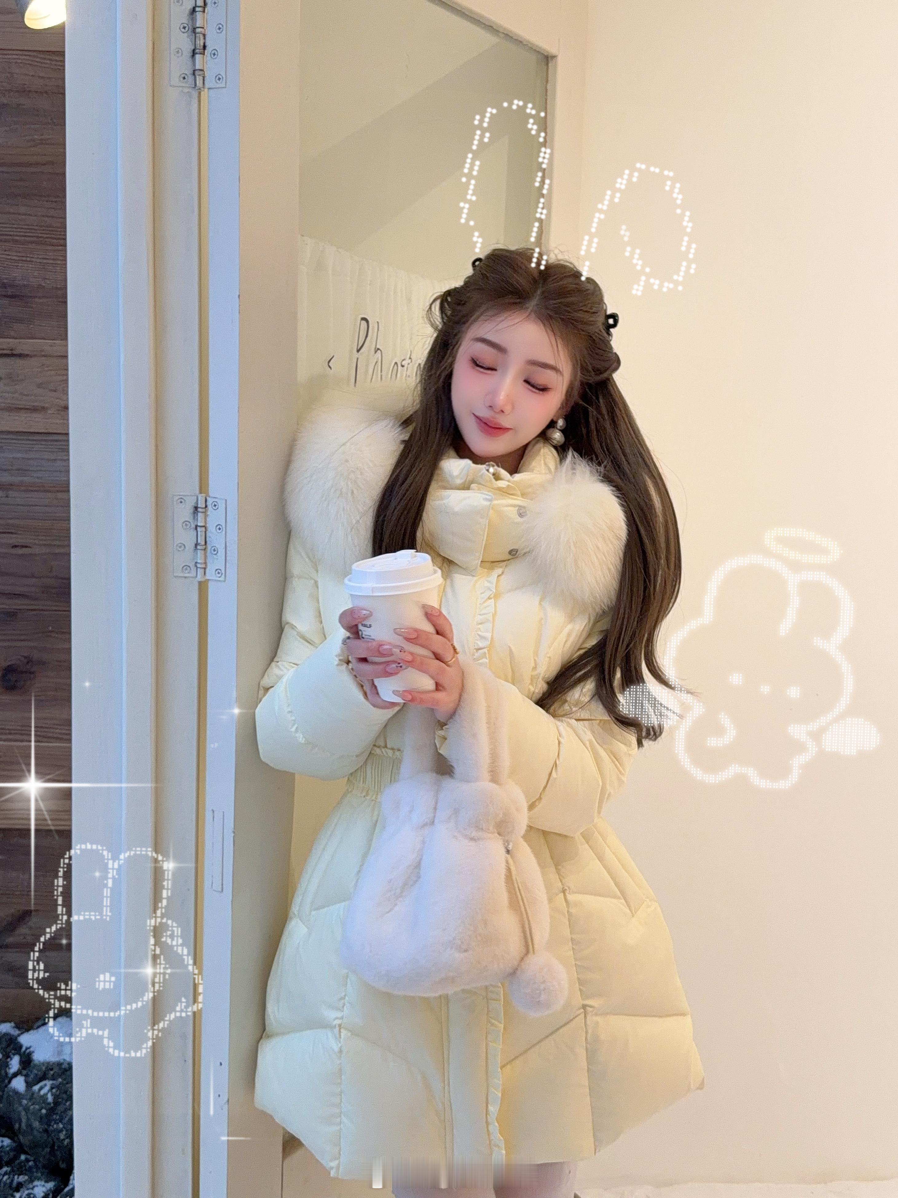 冬日里的安全感，暖意融融~☕️❄️ 长短款皆有，奶黄and天蓝高领设计挡风保暖，