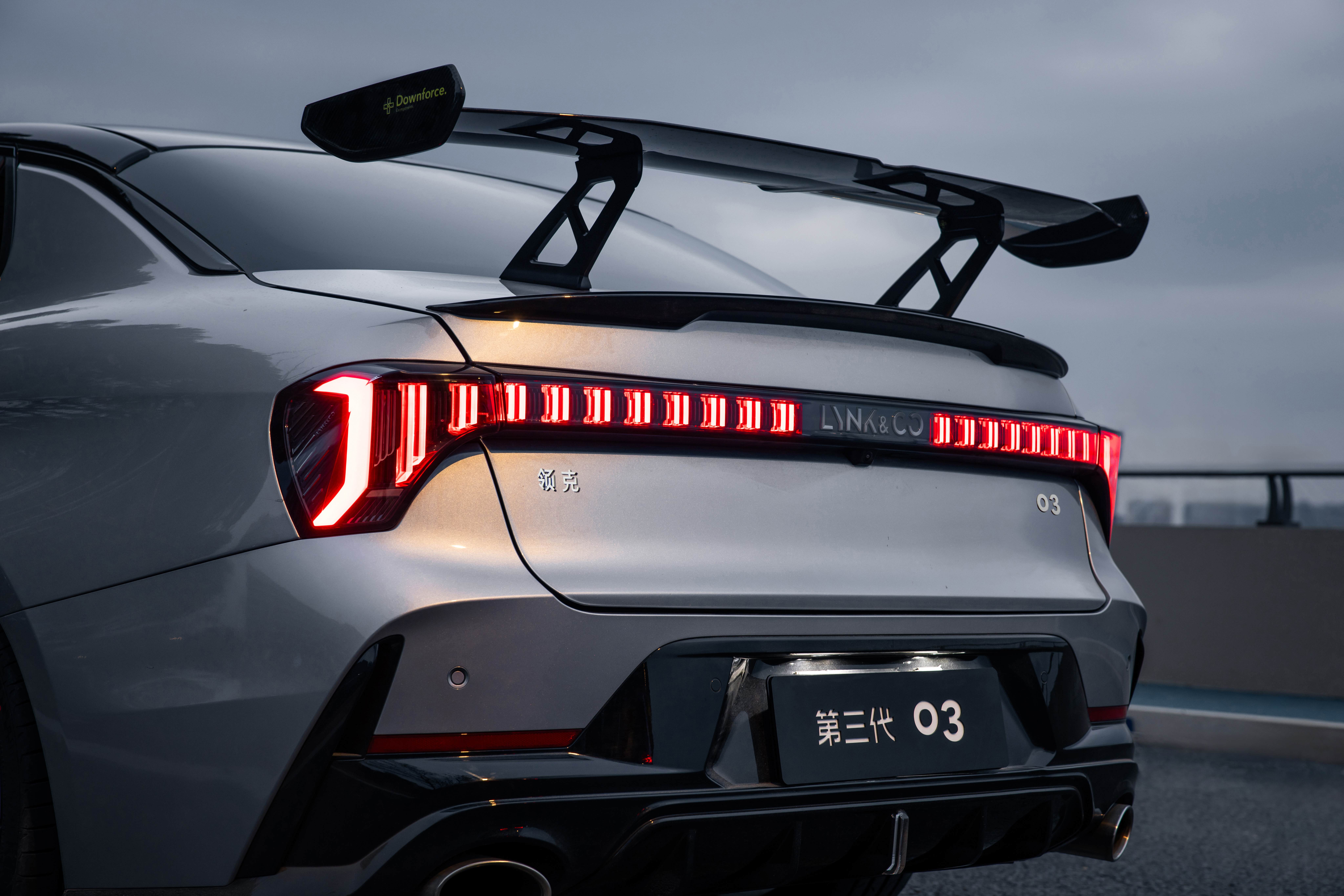 这届年轻人选车都看中什么第三代领克03大尾翼版正式上市，指导价为15.98万元。