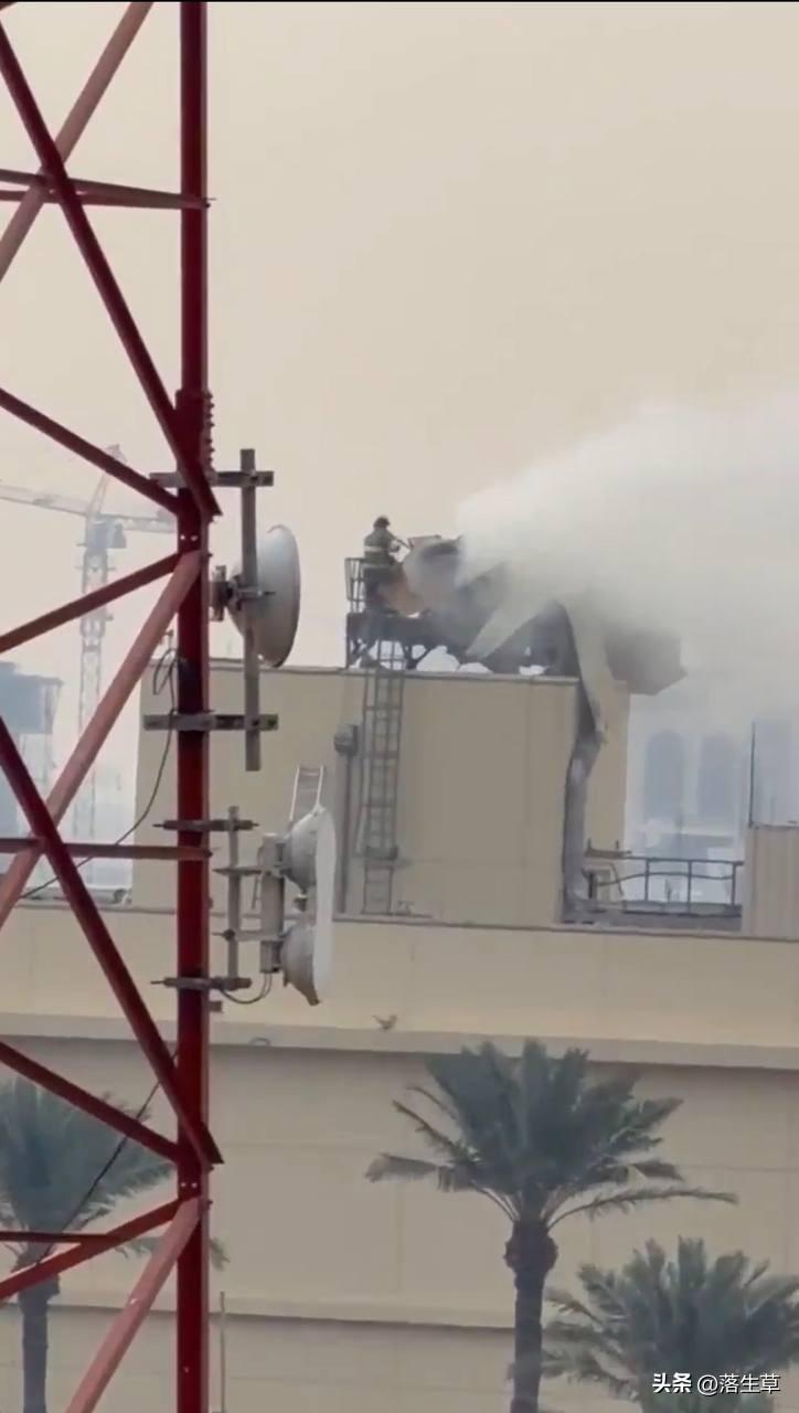 据伊拉克安全部门消息，位于伊拉克巴格达的美国大使馆的停机坪，疑似被伊朗支持的伊拉