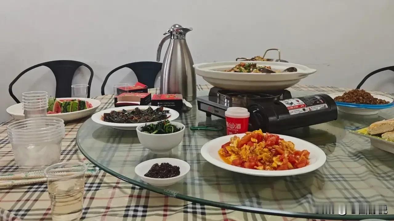 上联是原创，下联我已编辑，请友友们根据现在的下联对出上联来。

下联:油盐酱醋伴