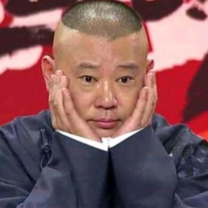 相声教育家马贵荣又炮轰郭德纲！刚刚马贵荣直播时表示：郭德纲对相声太不责任了，他误