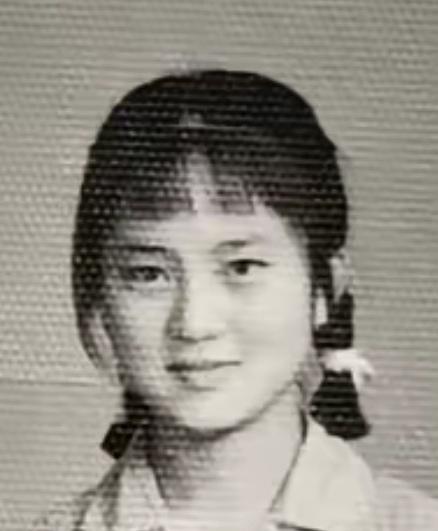 能认出来这位是谁吗？提示：北影演员，当年很火，老了不演影视剧学画画。