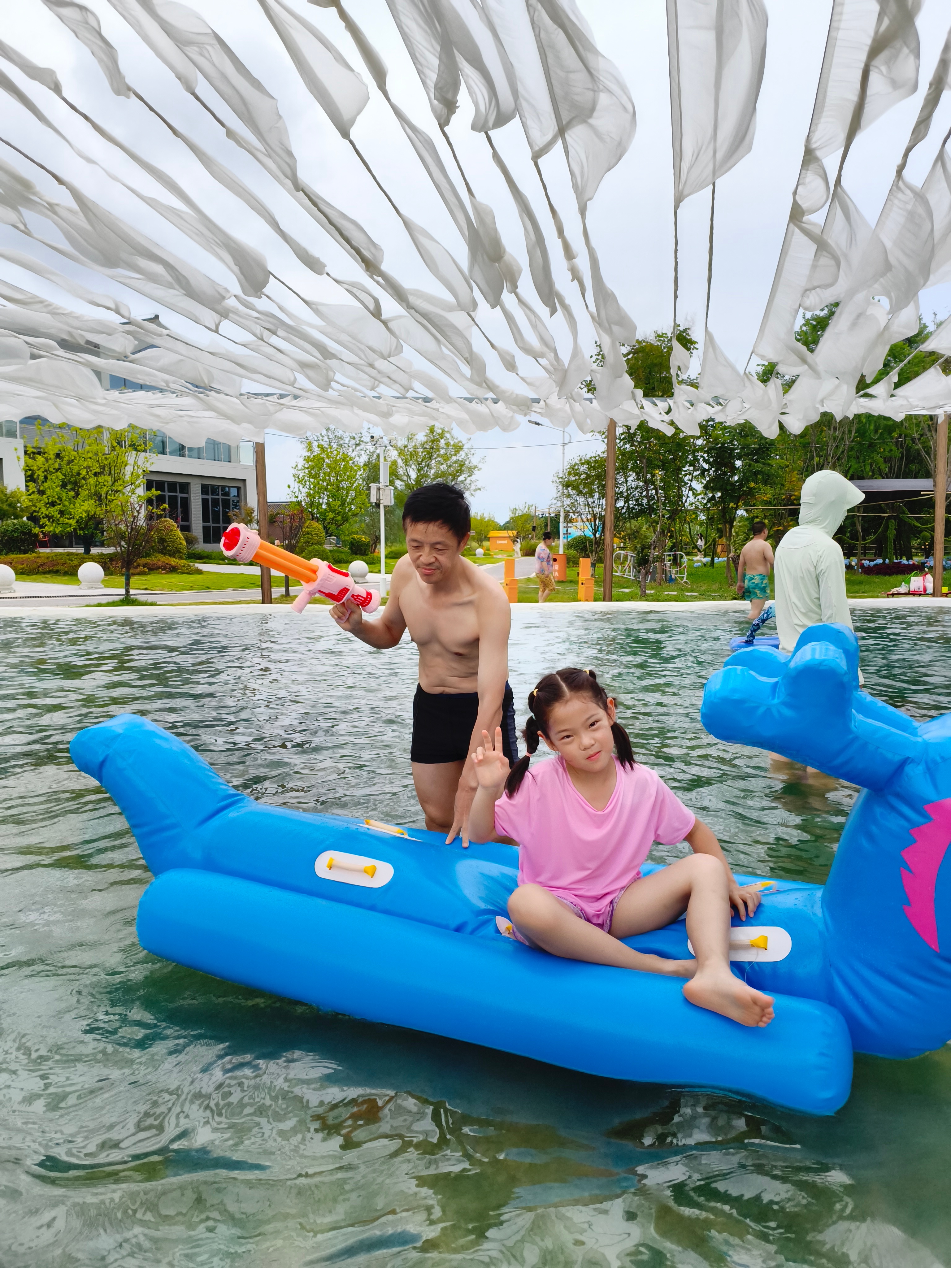 周日里，与爸比、妈咪一起，到安徽马鞍山海洋欢乐世界嗨皮。8月1日刚开业的这处儿童