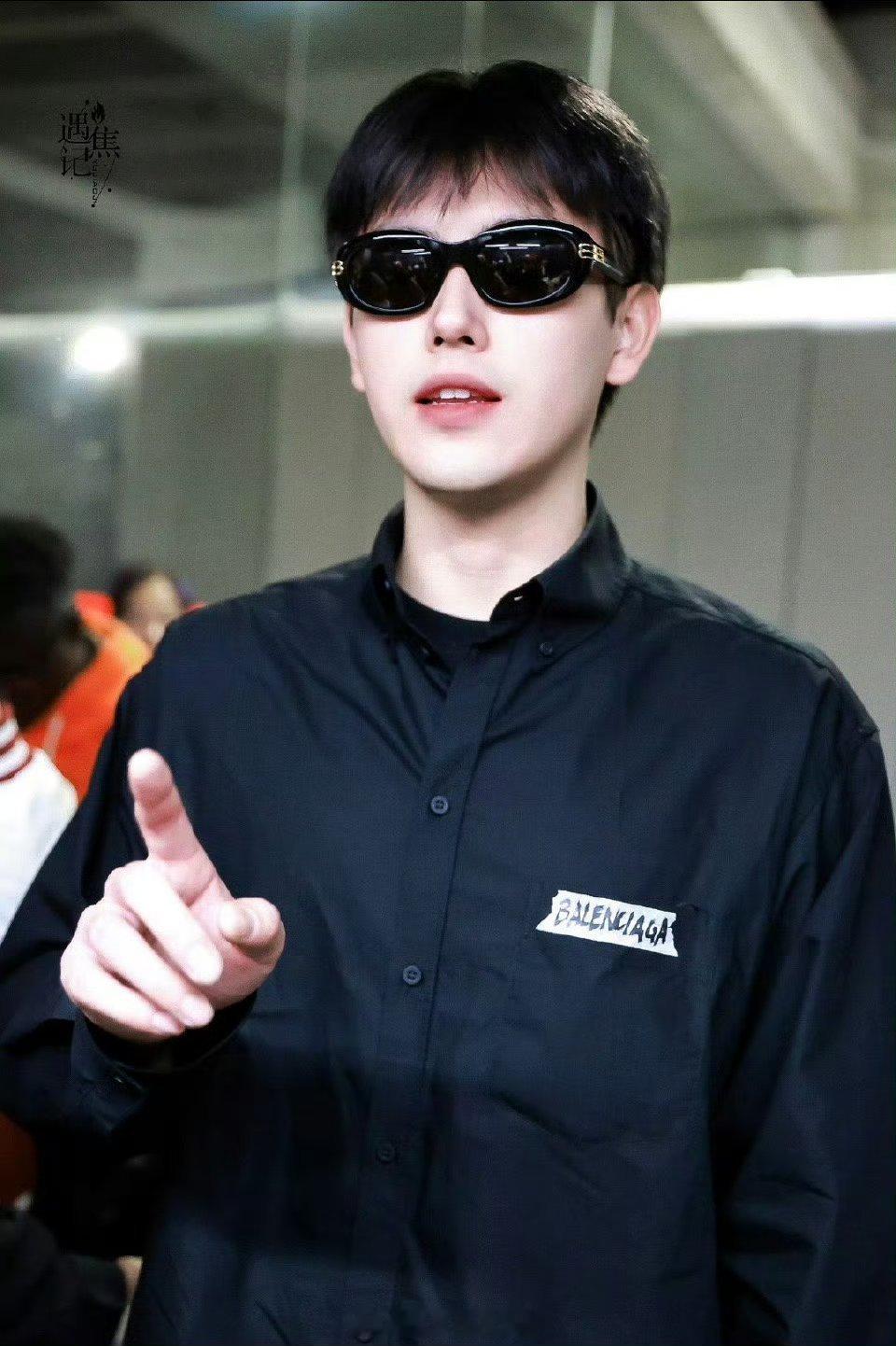 陈飞宇 王安宇 抵达巴黎  两位帅哥你期待谁[憧憬] ​​​
