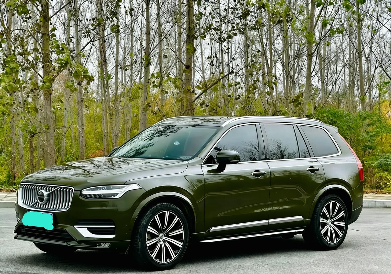 这是一位女性朋友的沃尔沃xc90她也是我的群聊当中的一位车友。其实说实话，我新建