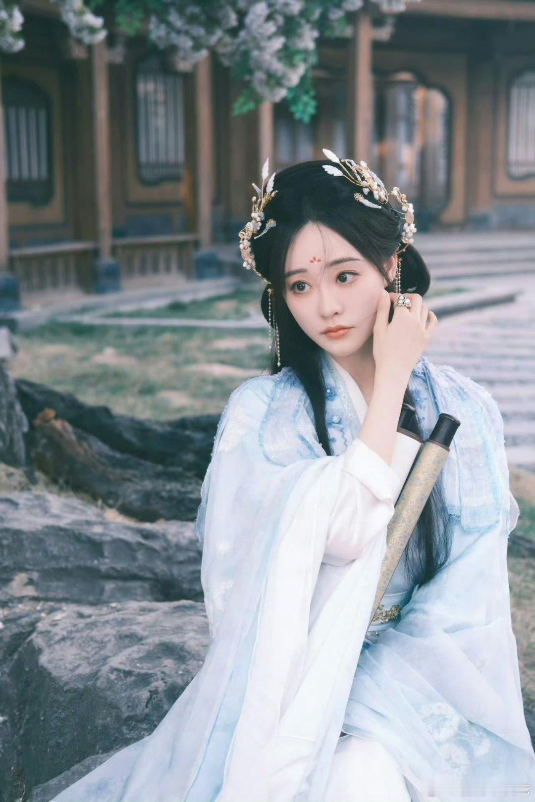 祝绪丹实在是太会选择剧本了！不管是审美，还是自身的观念，都让选择的形象得到了最大