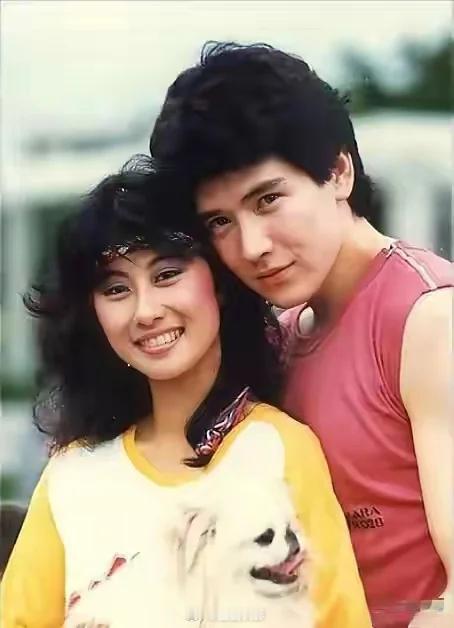 1982年，22岁的费翔和21岁的叶倩文，爱得难舍难分，两人跪求费翔母亲成全，费