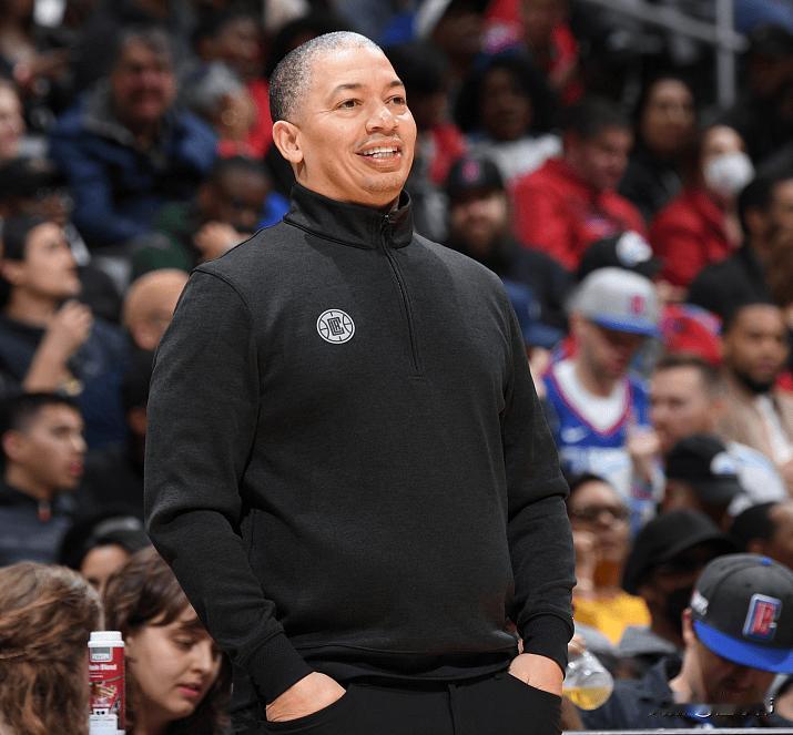 依旧有信心！泰伦卢谈快船又输球：

“我们有机会赢下比赛。”

“今天我们一度看