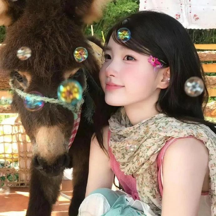 爱自己的最高级：积极向上的生活，热气腾腾的活着。  