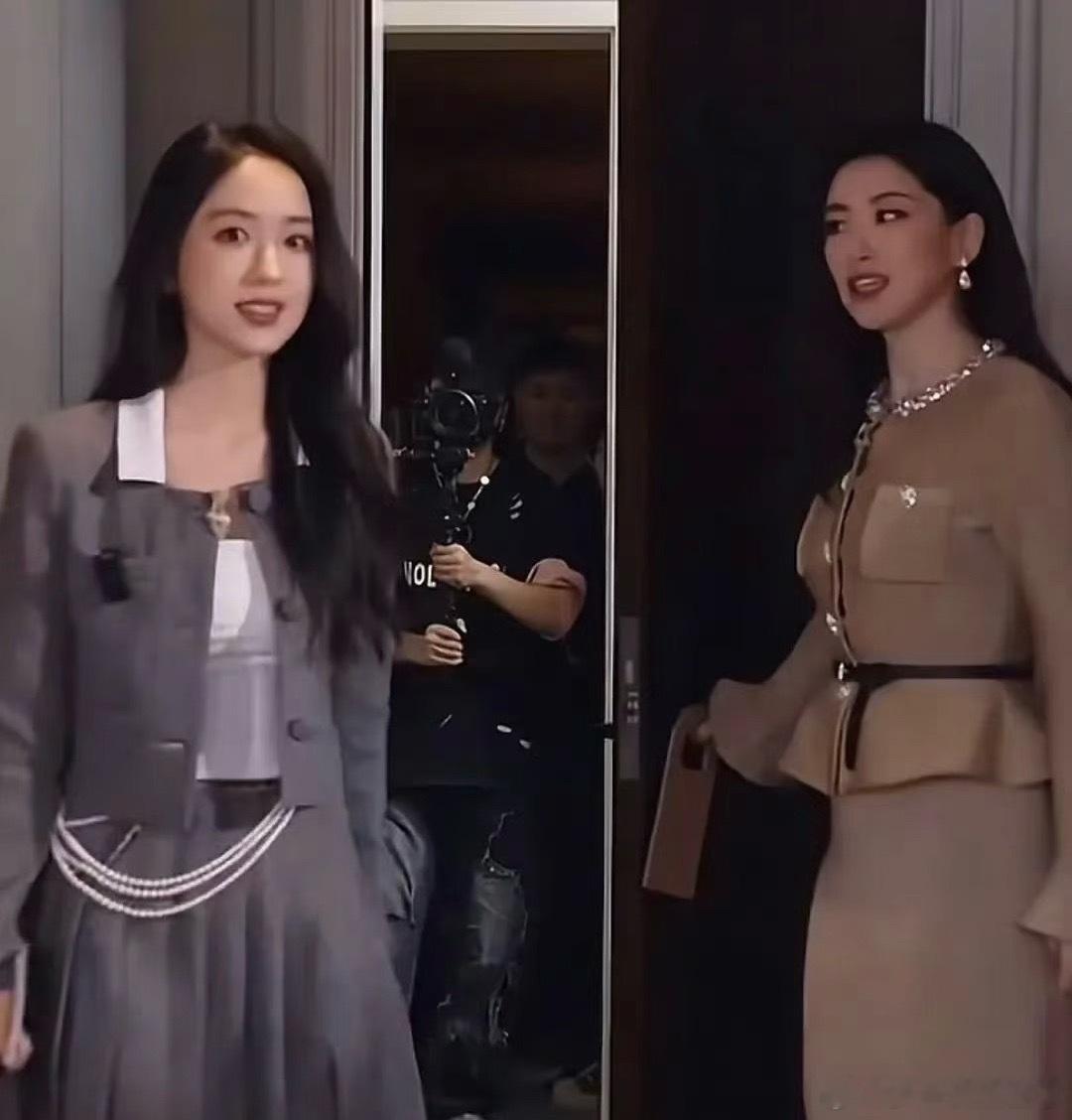 翁青雅 主持人工作机会没完没了是吗 我以为大家开玩笑  早上我就没发声 结果一直