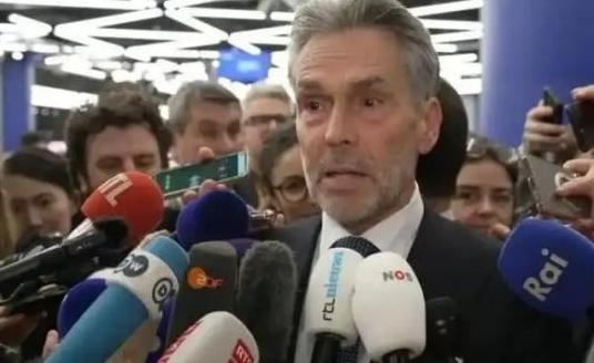 这一回中国是真的要拿一个典型来立规矩了。

这件事的起点，其实很清晰，就是围绕芯