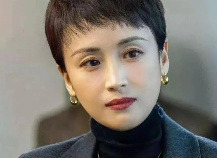 逆袭女神傅淼，长得蛮漂亮的嘛
也演过挺多戏的，但就是没大红大紫过
这一次出演《凡