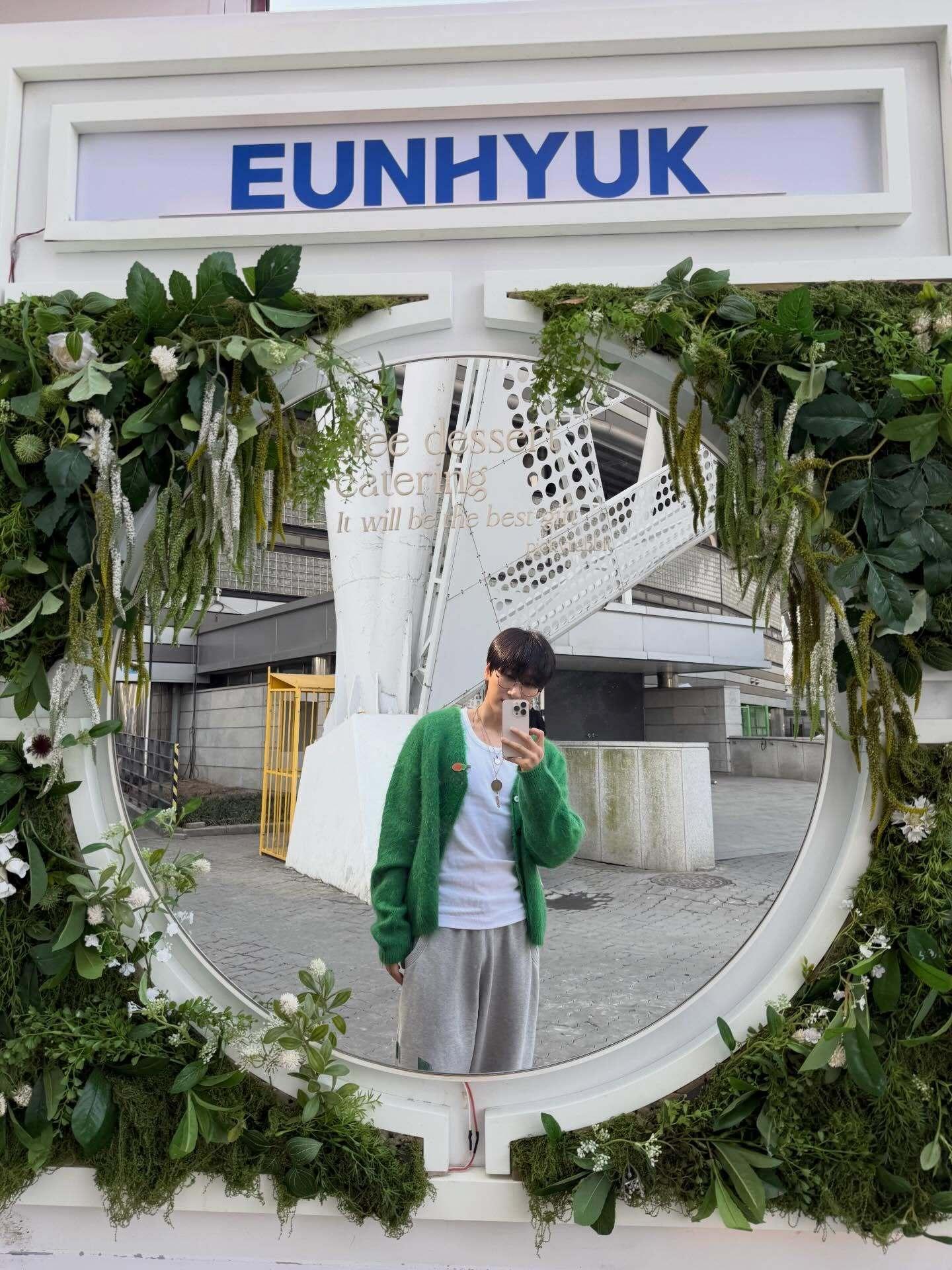 “CB百蓝_。260409李赫宰 IG更新：SJ💙ELF 