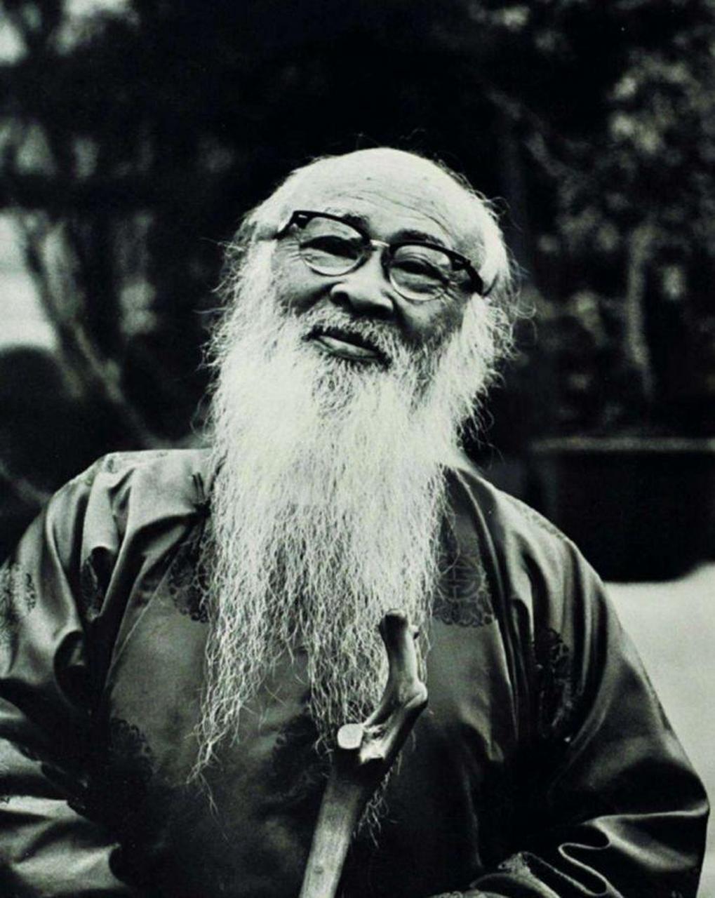 1949年的成都，空气里弥漫着硝烟与慌乱。张大千在好友张群的帮助下，匆匆登上了飞