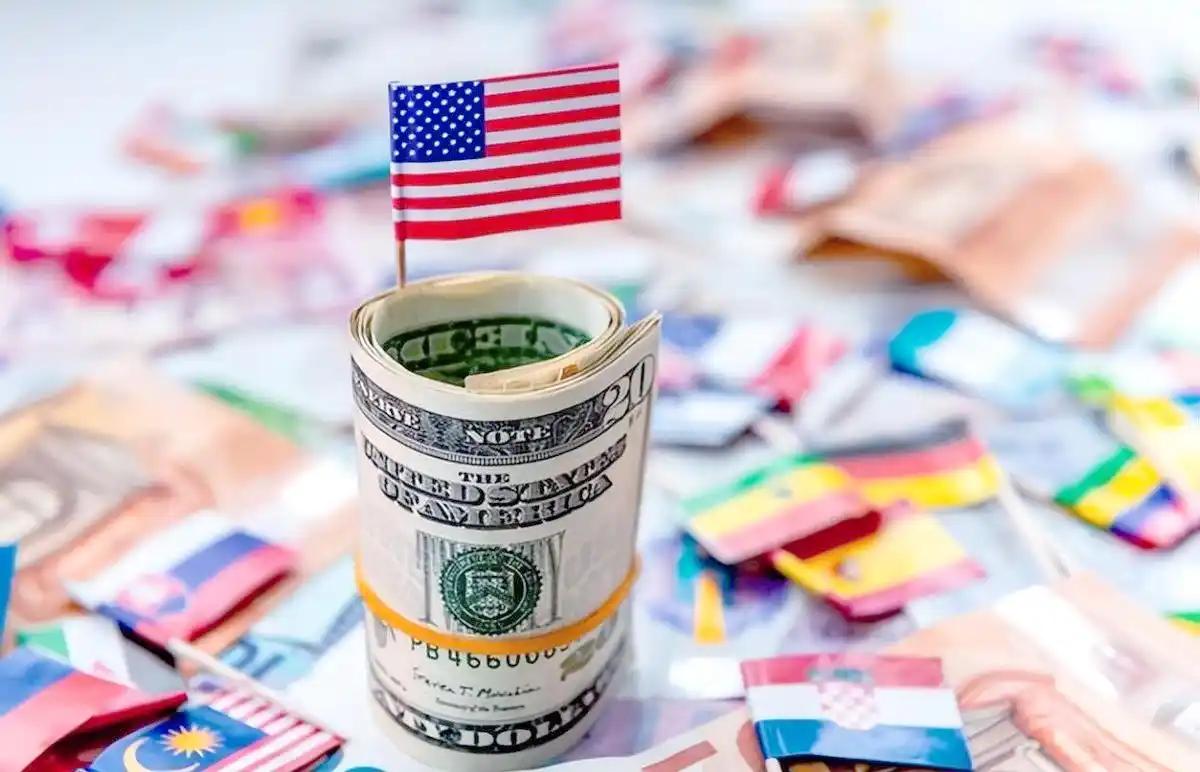 眼下美国最尴尬的情况就是，如果承认人民币被低估，中国的GDP马上就会超过美国，美