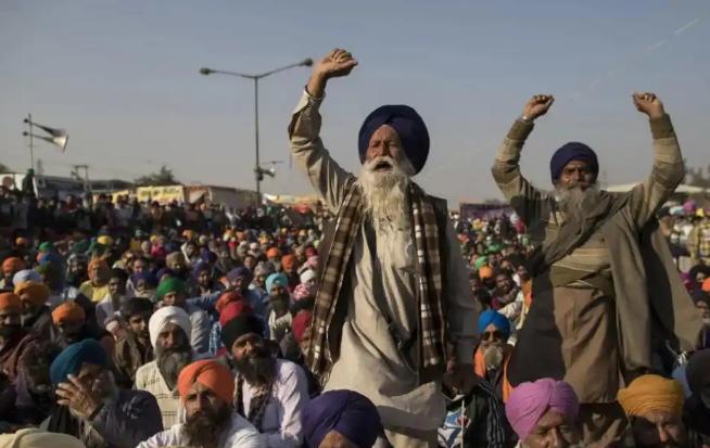 印度人普遍认为吃饱饭比什么都重要，把这个当成头等大事，除此之外别的都不重要。印度