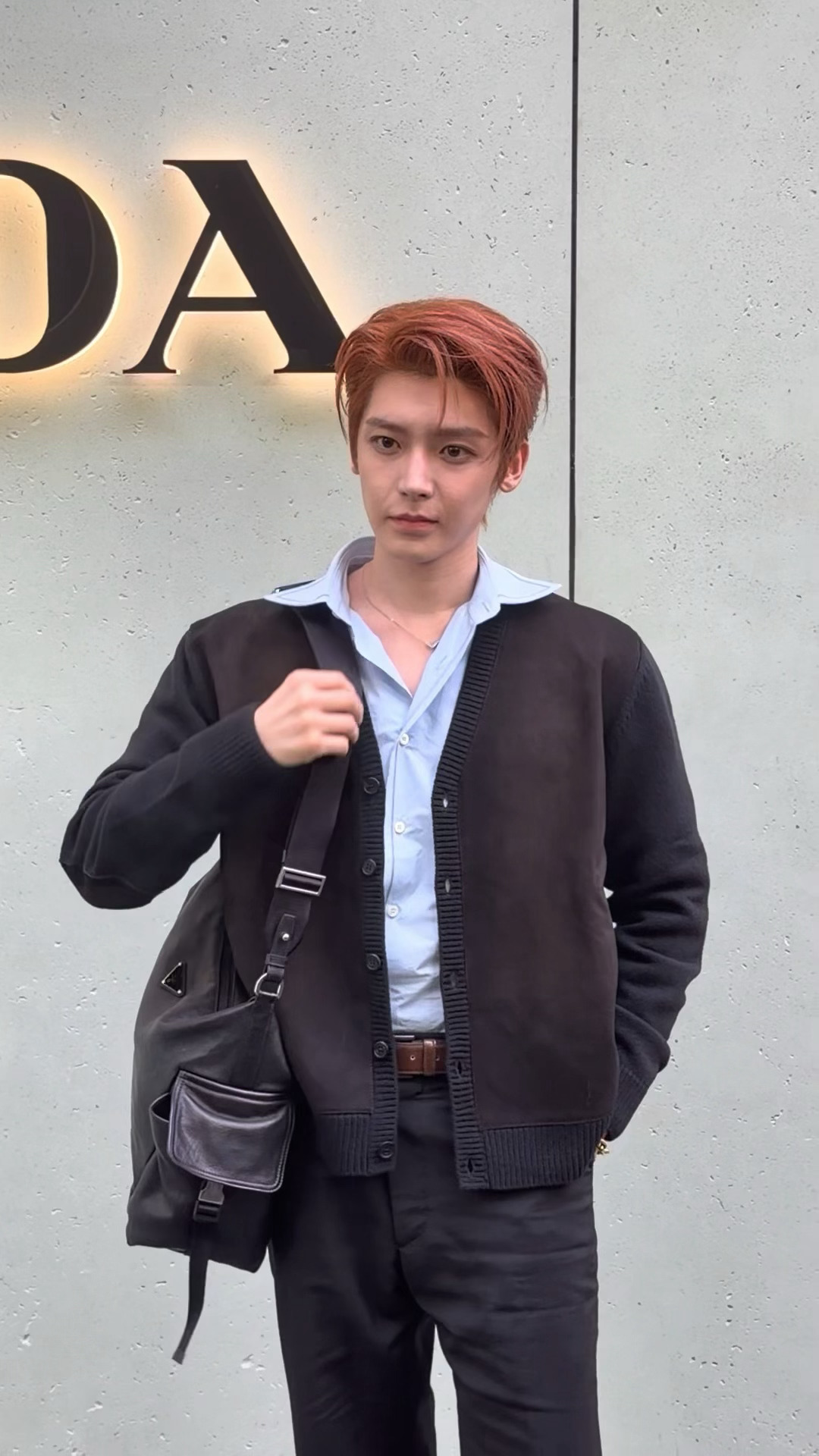 Prada武汉见武汉SKP Prada精品店一周年啦✨代言人李现一身利落造型，把