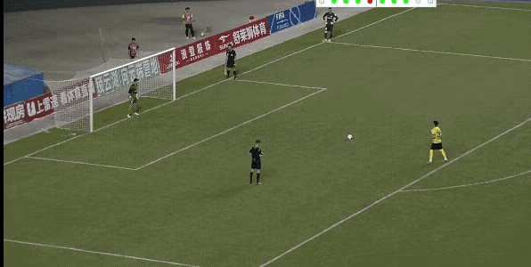 中国足协杯第四轮比赛石家庄功夫对阵青岛西海岸的点球大战，这是勺子点球新玩法吧？有