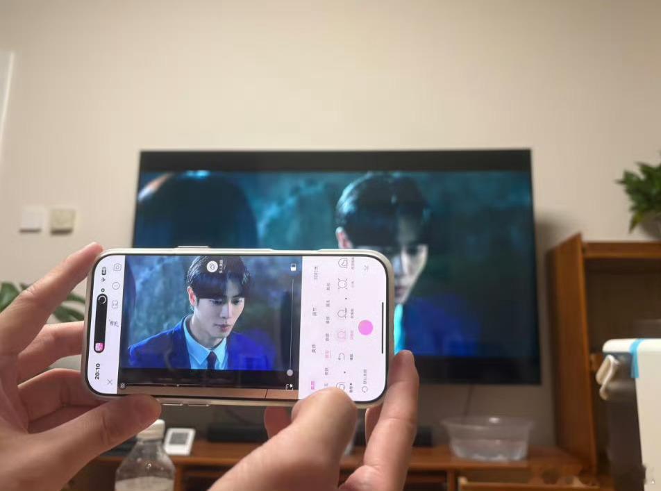 因为男主太丑了所以用美颜相机看这是我今年看到的最好笑的一个笑话 ​​​