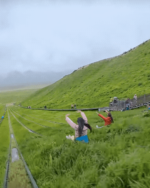 比过山车安全多了，刺激又好玩，跟所有烦恼说拜拜！[赞][大笑][玫瑰]