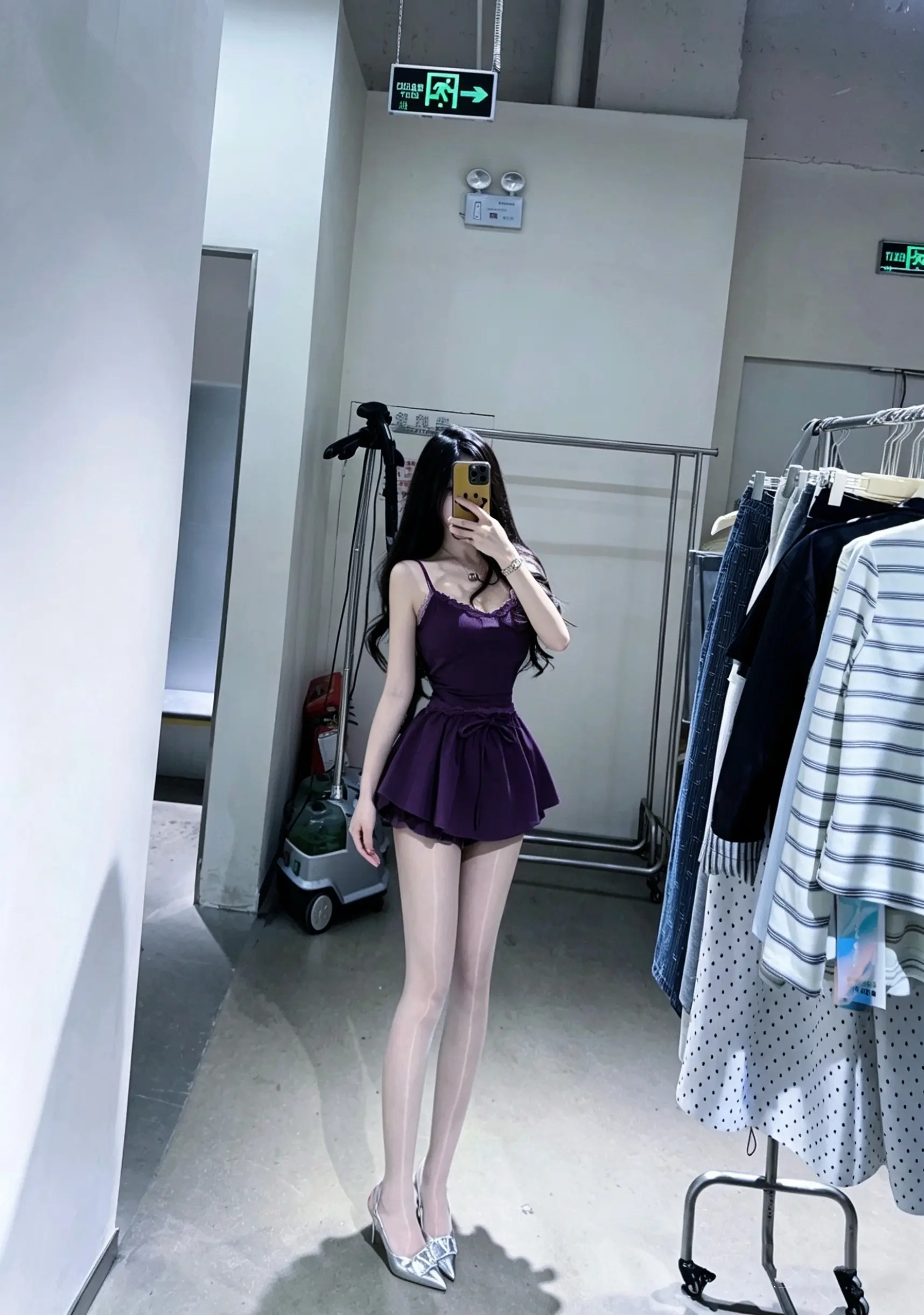 穿漂亮小裙子和喜欢的人见面。