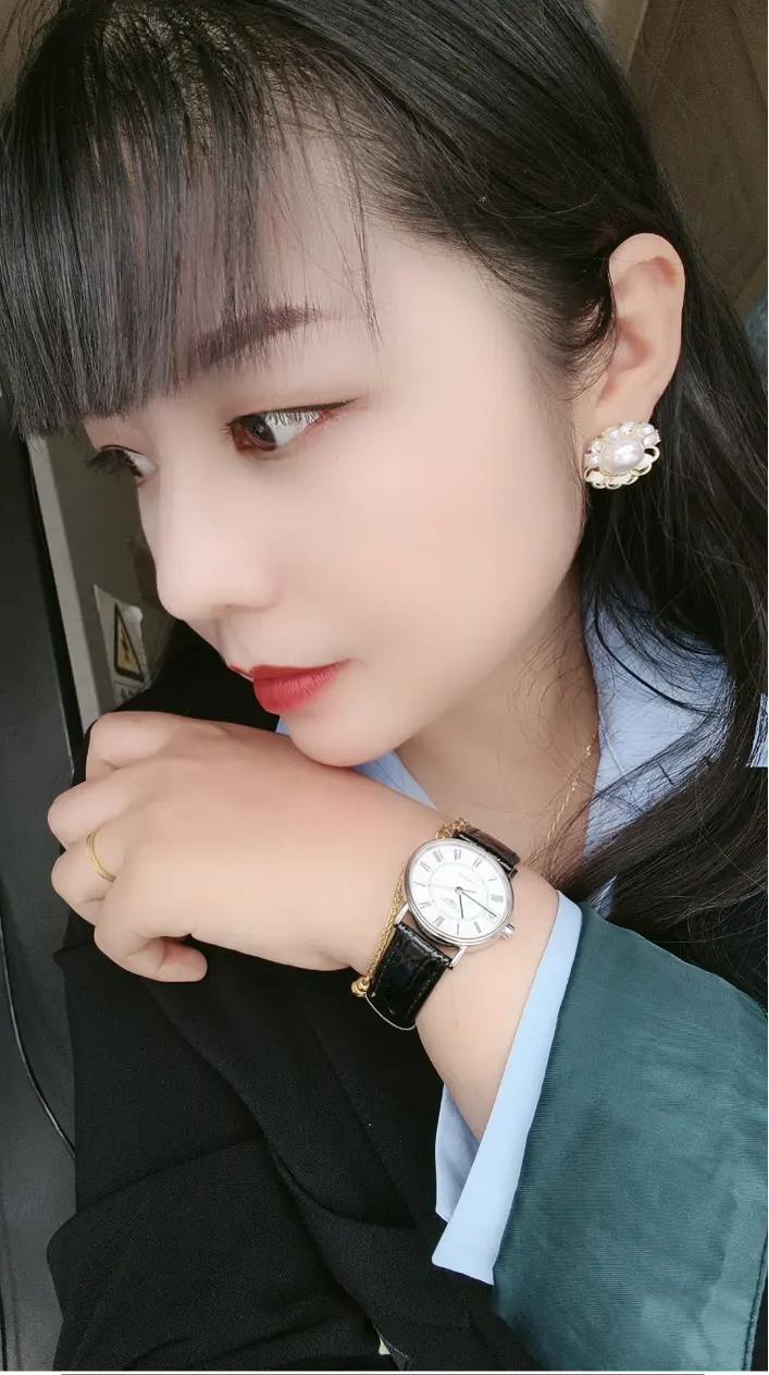 翻脸不如翻身，生气不如争气！ 小事靠狠，大事靠稳！ 无人帮扶那就自己站的稳………