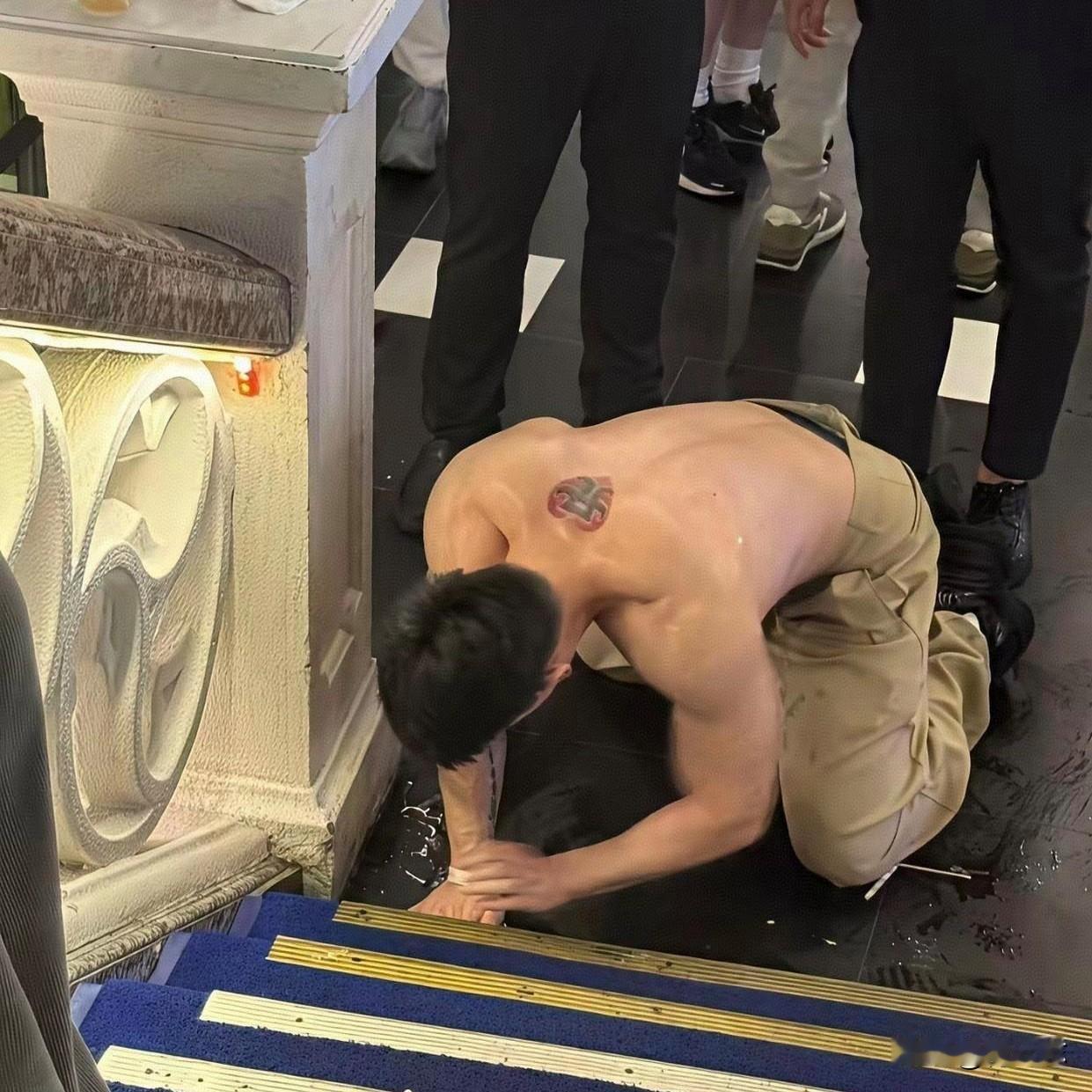 这是什么情况？不得不说，家人知道该是多么心酸呀？ 