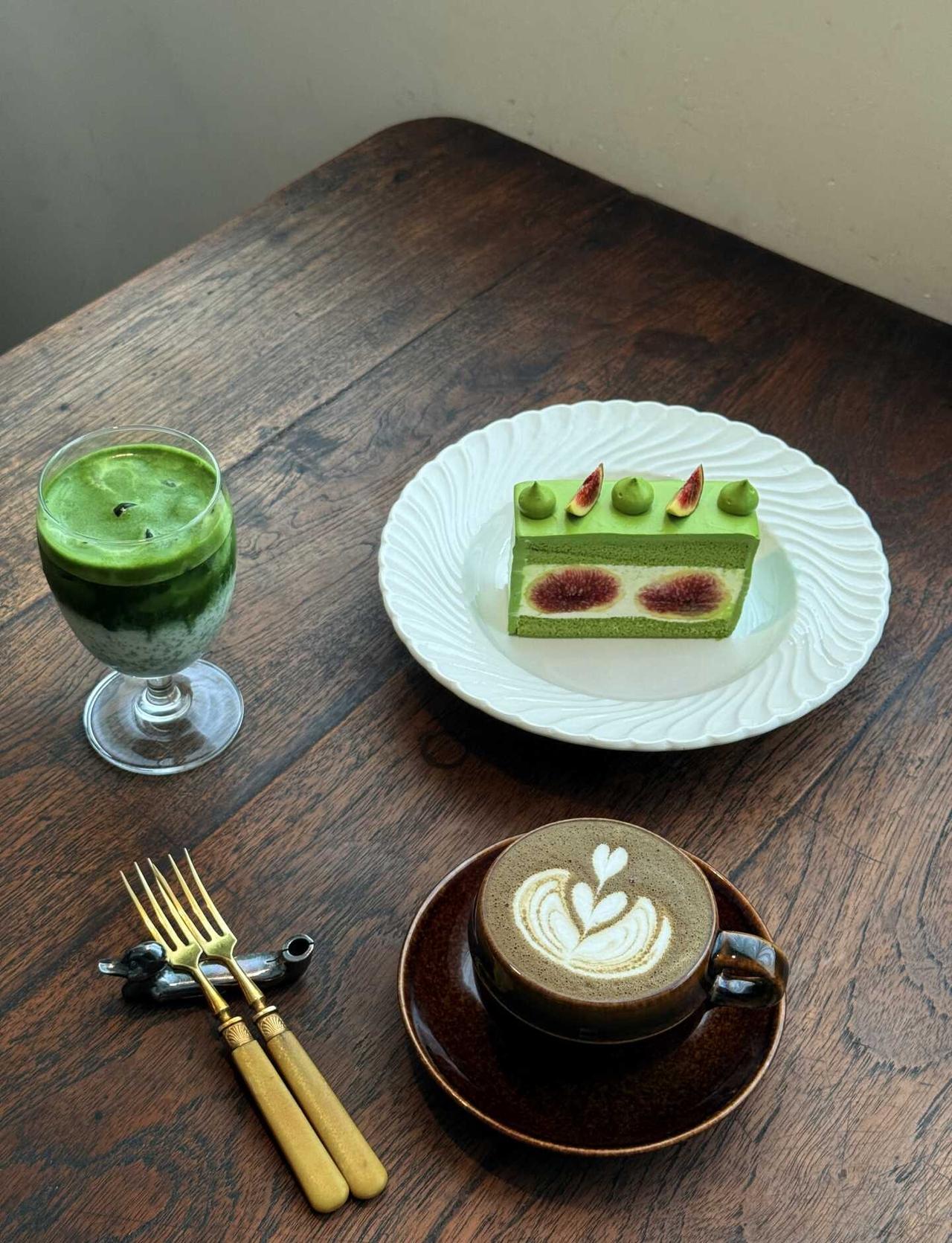 广州牛马休息日 探店来了
店铺：eoeoo
冲着杯子选的焙茶拿铁
很好喝 选的微