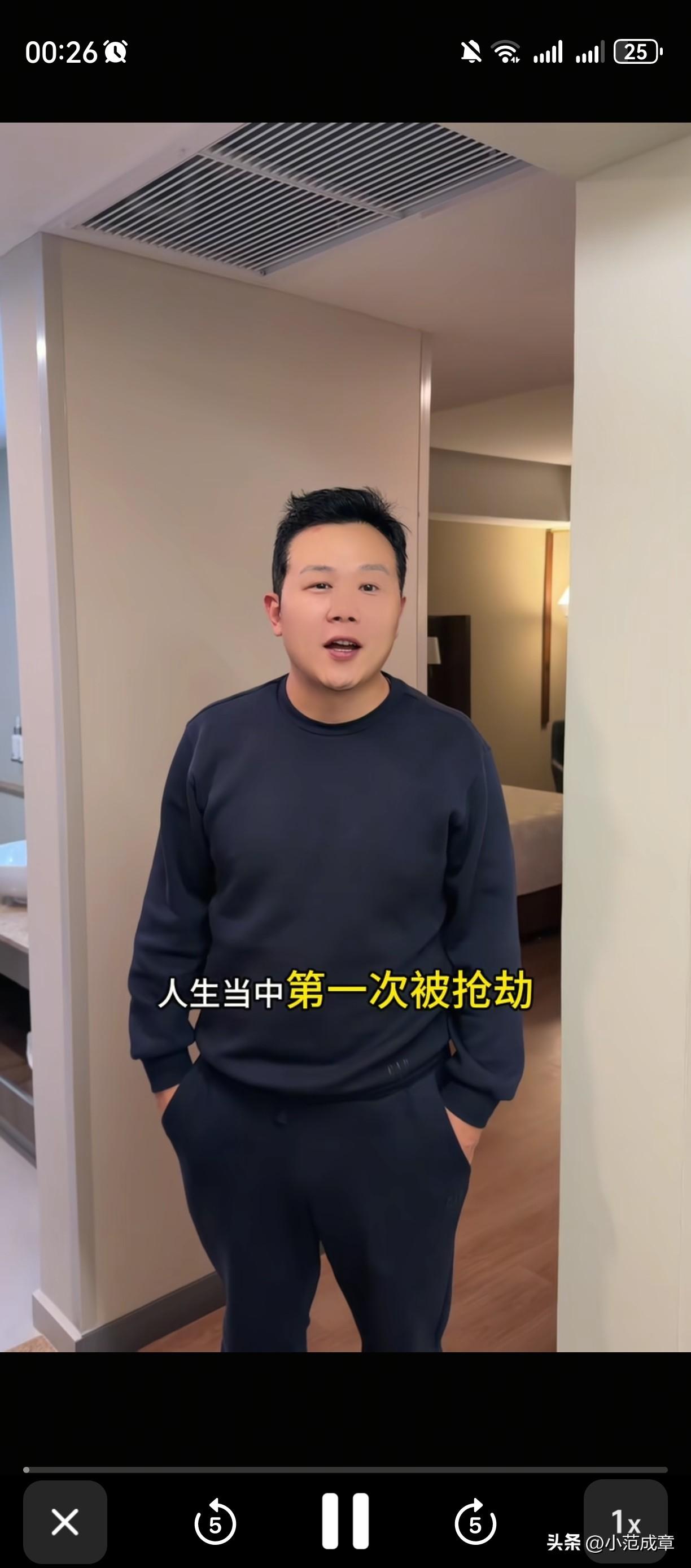 “还是中国安全”

近日，俩中国球迷高高兴兴去墨西哥看世界杯，结果刚出机场半小时