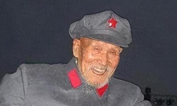 他是最长寿的老红军向多本，47岁投身革命，63岁才结婚，66岁生2娃，一直活到1