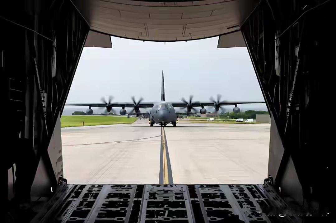 成本最低的颜色革命没有玩垮伊朗，现在又开始搞大兵压境那一套。
大兵压境的战法首先