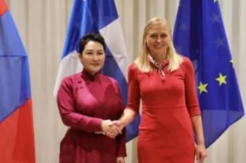 蒙古这是在往乌克兰的方向发展了，本来可以在两个大国之间当世界上最安全的国家，结果