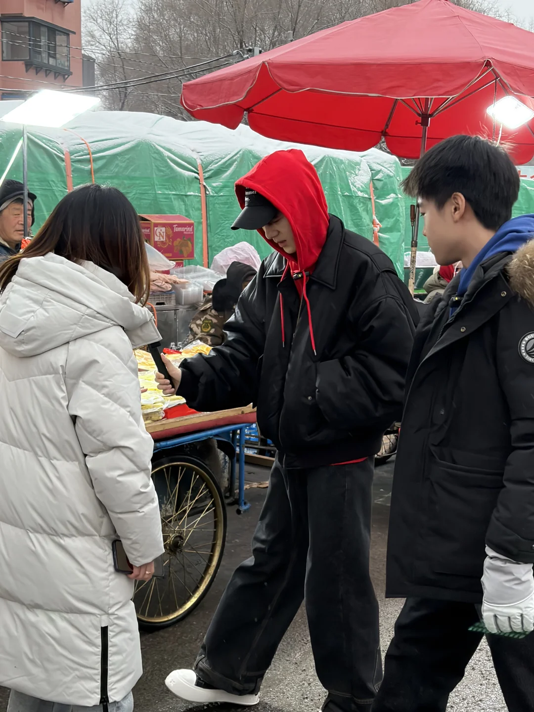 我的朋友安德烈来早市了！！！
