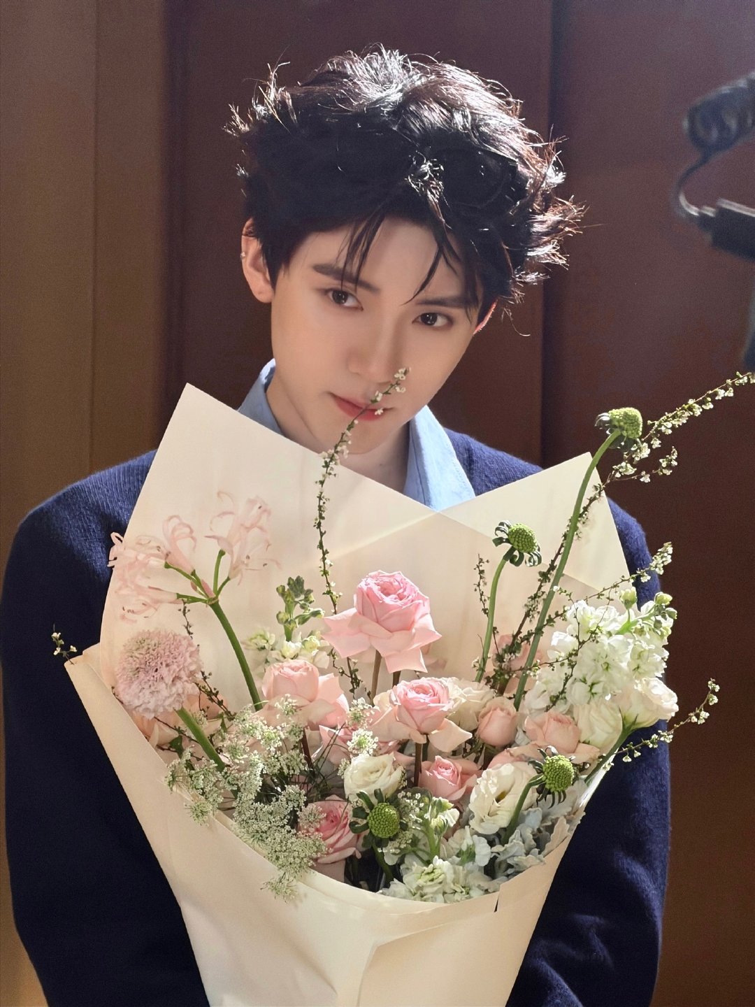 周翊然花瓣雨live图 周翊然花香漫过肩头周翊然花瓣雨live图来啦花香漫过肩头