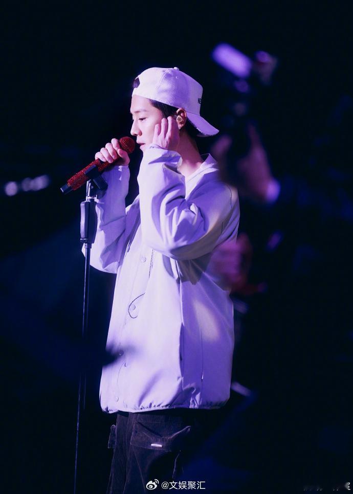 鹿晗gapday音乐节彩排照  鹿晗gapday音乐节舞美  瞧那鹿晗gapda
