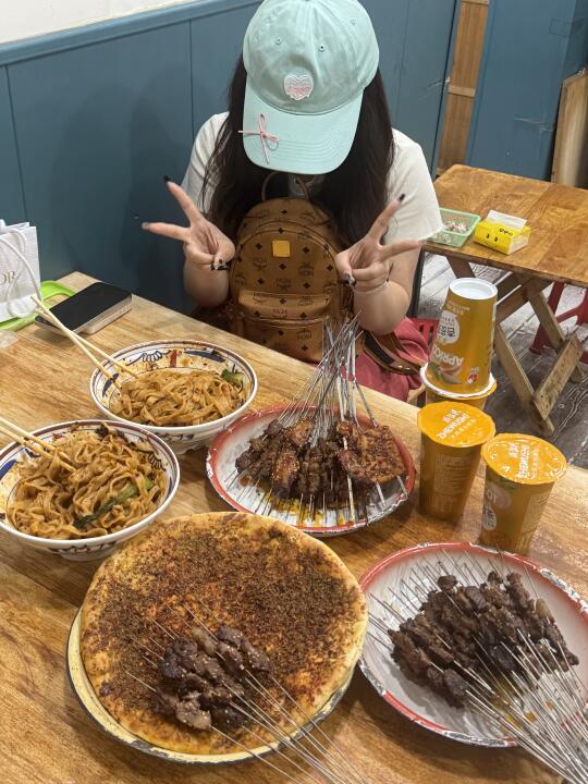 西安回民街极品烤肉。。💰1r1串！！！！