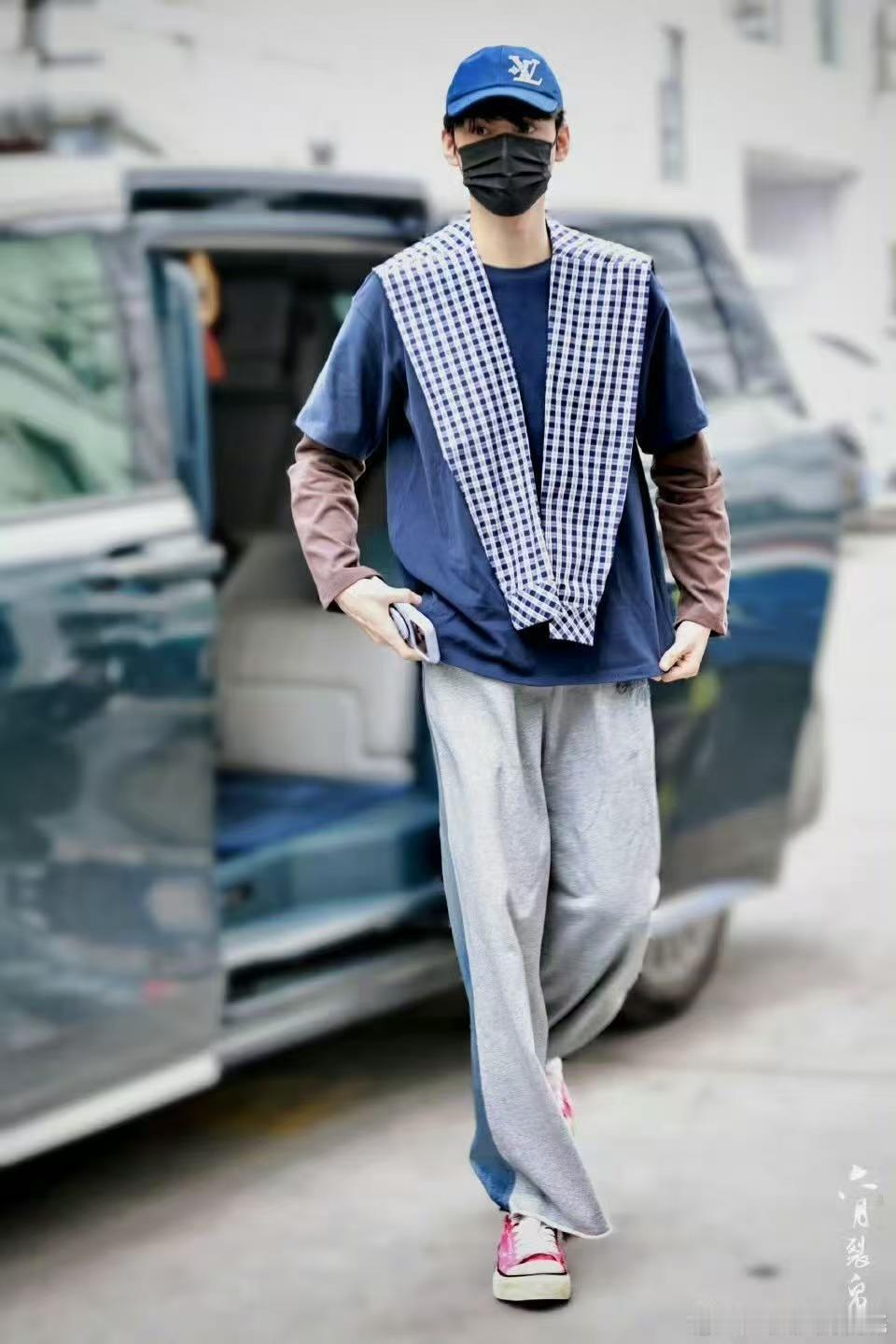 龚俊水手服棒球帽look龚俊水手服棒球帽龚俊水手服棒球帽look， 太酷了，