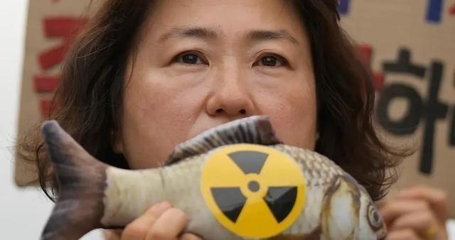 日本排放核水后，奇怪的事发生了：刚开始各国对其海鲜避之不及，如今3年过去，核水已