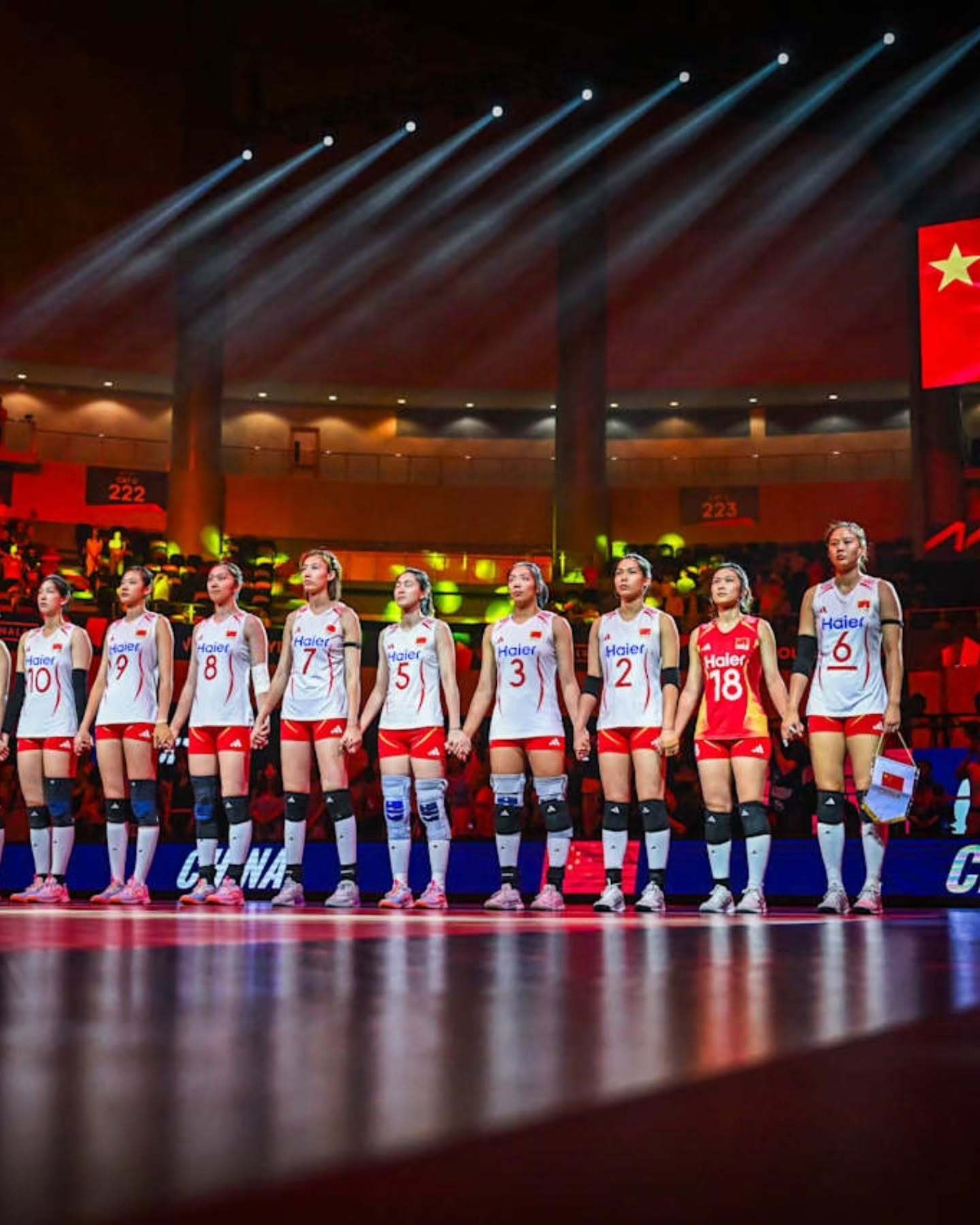 祝贺中国女排3比2战胜美国，亚锦赛基本应该就是四老带三新了！中国女排