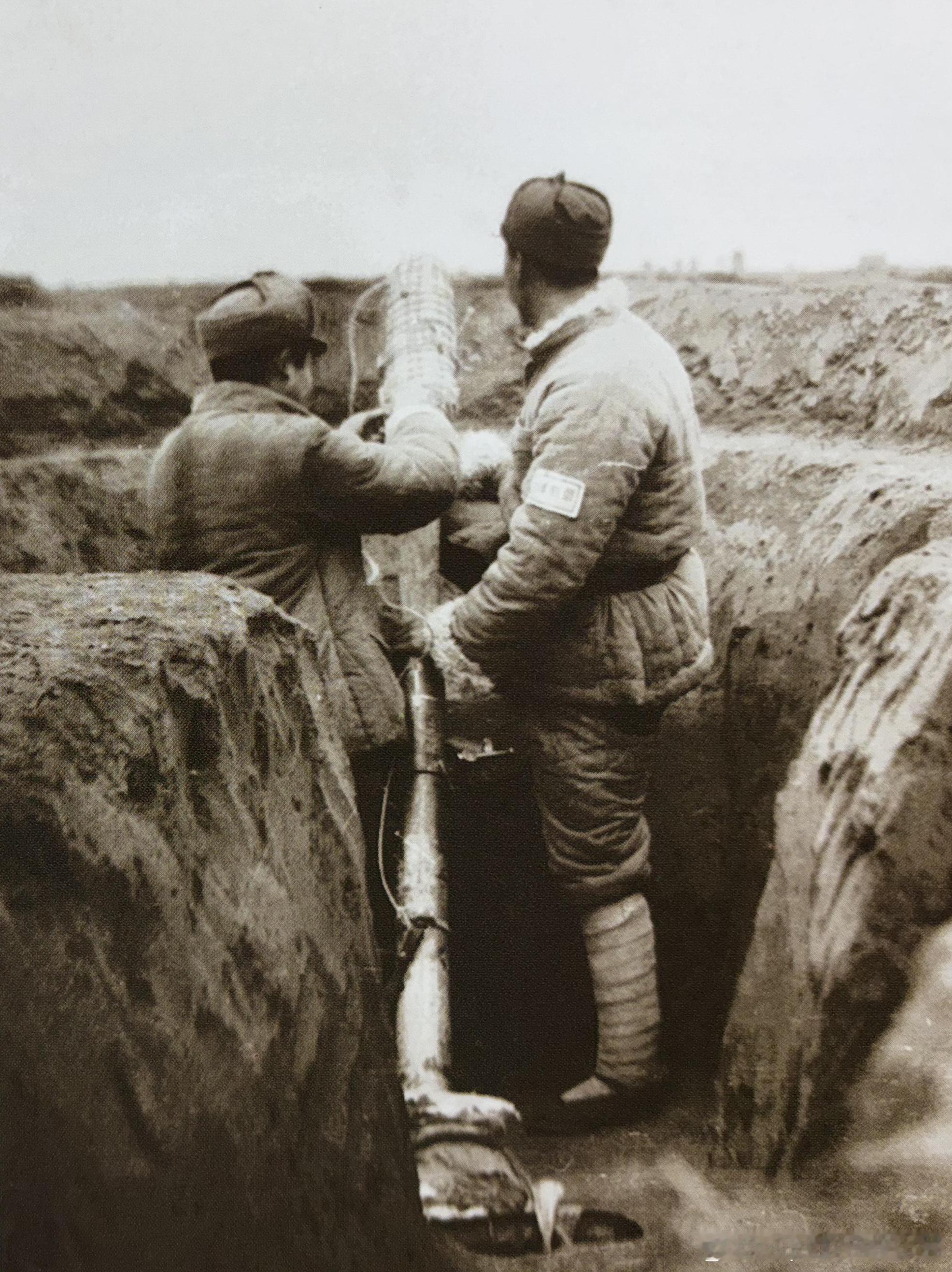 1948年8月澄(城)、合(阳)战役中，我军自制“飞雷炮”准备发射军事历史全触达