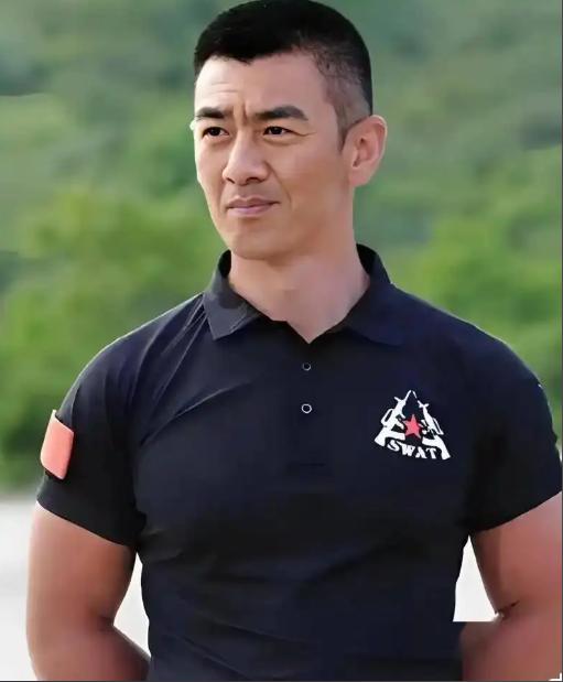 2004年，演员任天野接到了大11岁继母的电话：“我有了你爸的孩子，他让我打掉，