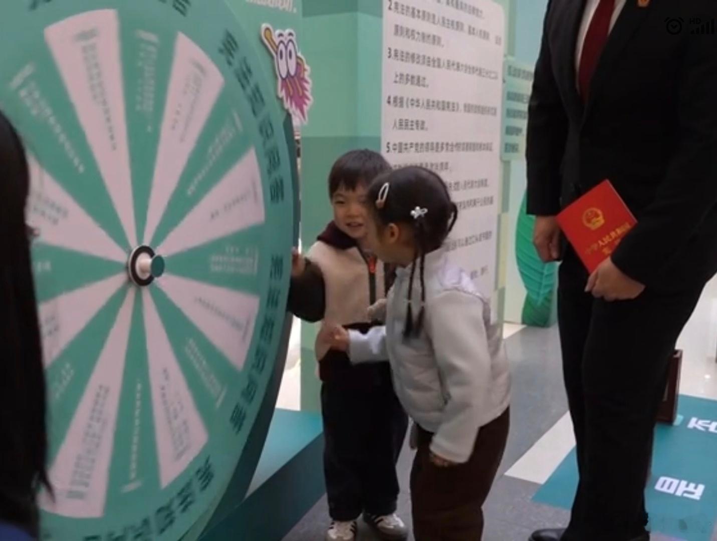  普法就该这样！长兴用趣味互动、生动情景剧打开宪法宣传新方式，让每个人都能读懂宪