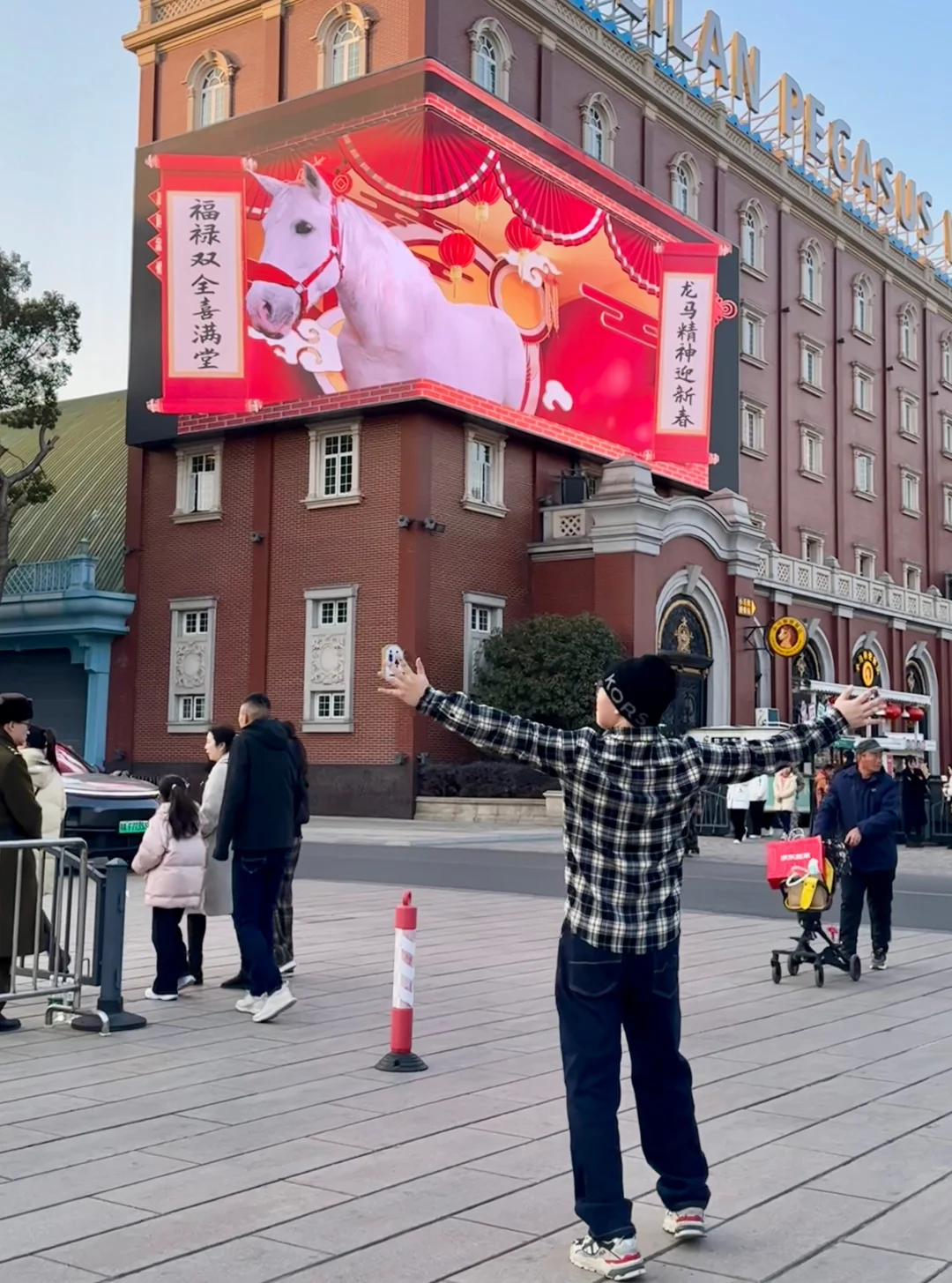 预计明天有1W人来无锡（江阴）这里看马……