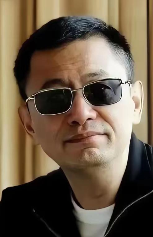 没有永远的朋友，哪怕曾经关系再好。
父母子女都会翻脸不认人，何况是利益合作者。