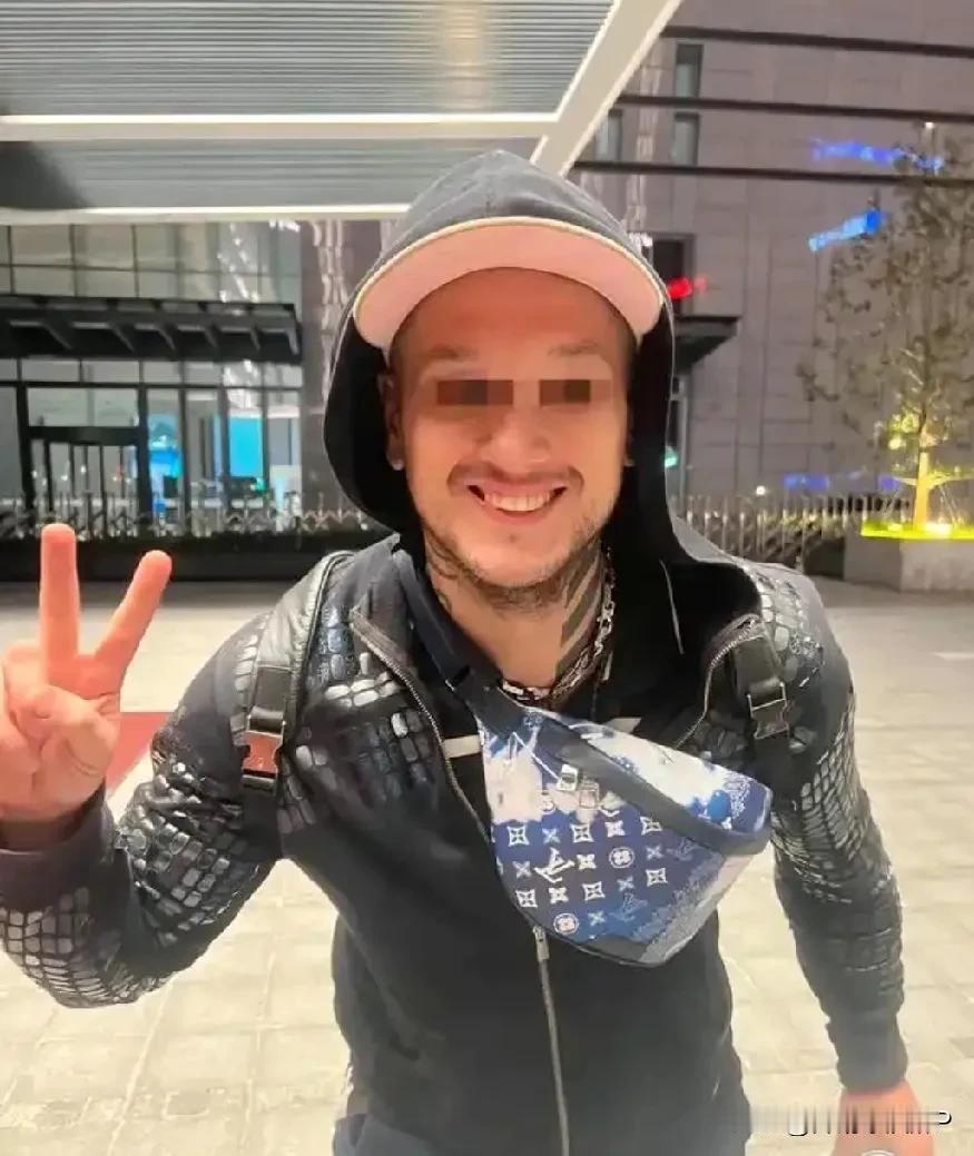 李欣莳事件不是李欣莳一人能够解释清楚的，是有人策划，有人出动，有人介入的，有大批
