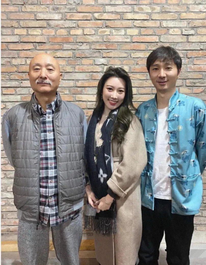 陈佩斯和儿子长得一模一样，外甥女基因被彻底改良。老陈家的基因是独门秘笈，而且传男