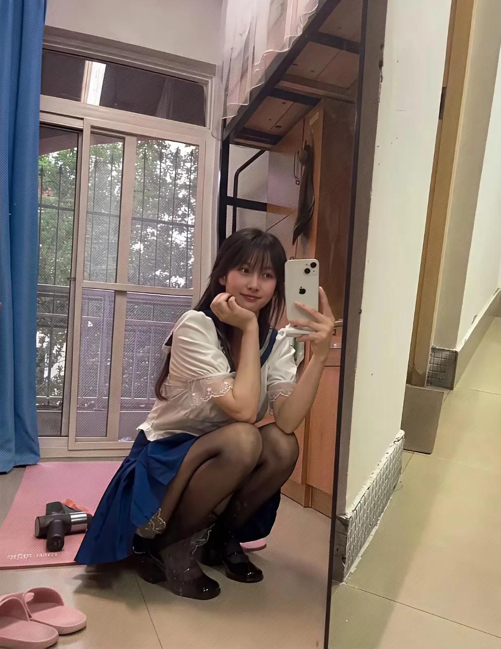 谁家女孩子这样蹲的