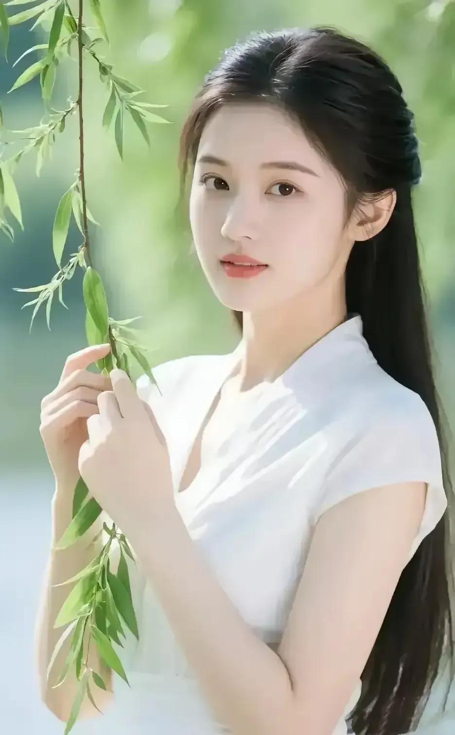 春眠不觉晓，
处处闻啼鸟。
夜来风雨声，
花落知多少。