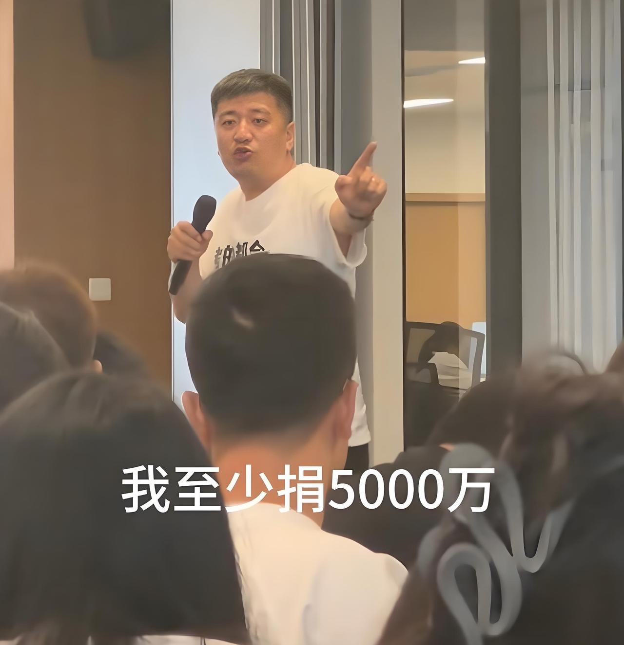 现在不少人喷张雪峰，说他往爱国赛道上凑，意思就是他嘴上说的和心里想的不一样，就是