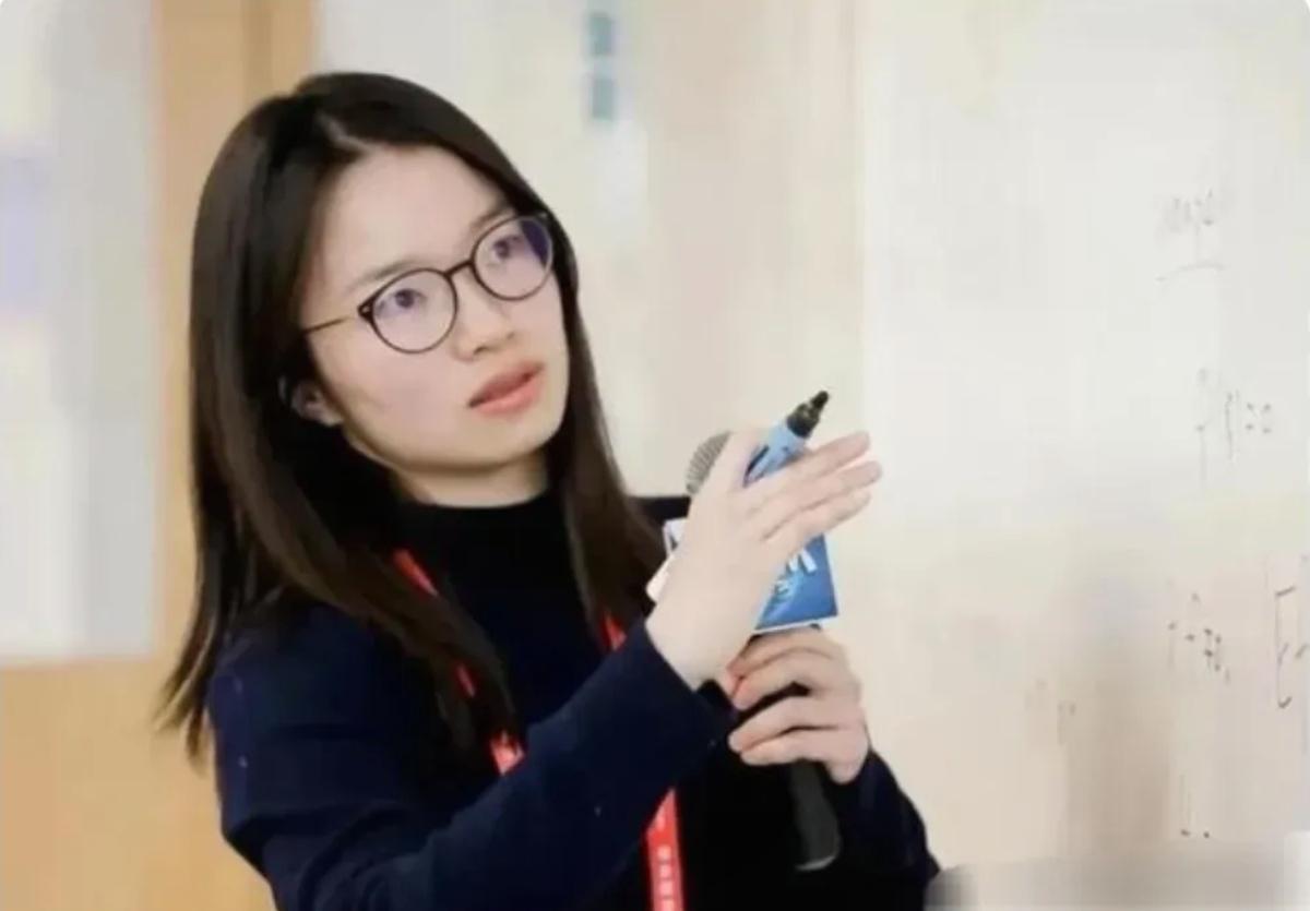 历史性突破！中国数学家王虹斩获菲尔兹奖，马克龙亲自致电祝贺
 
2026年7月2